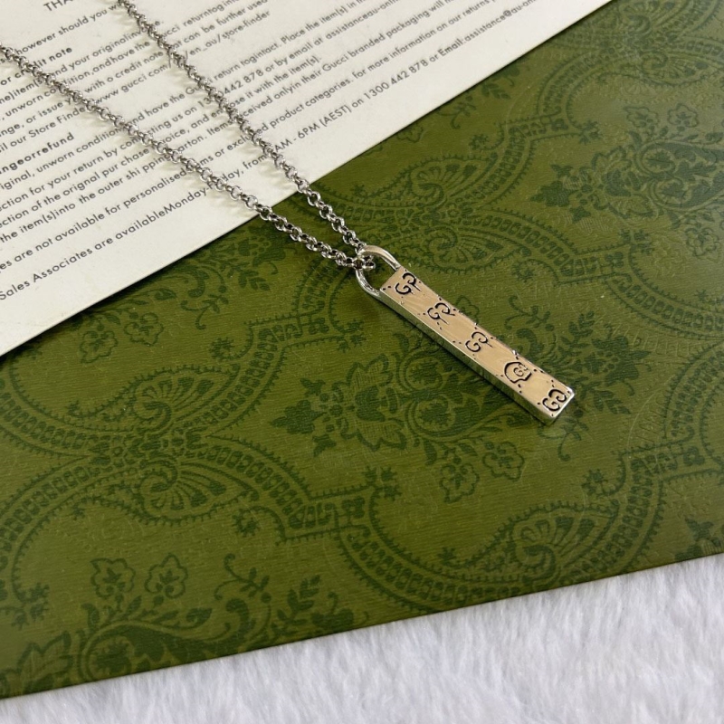 G*u*i necklaces